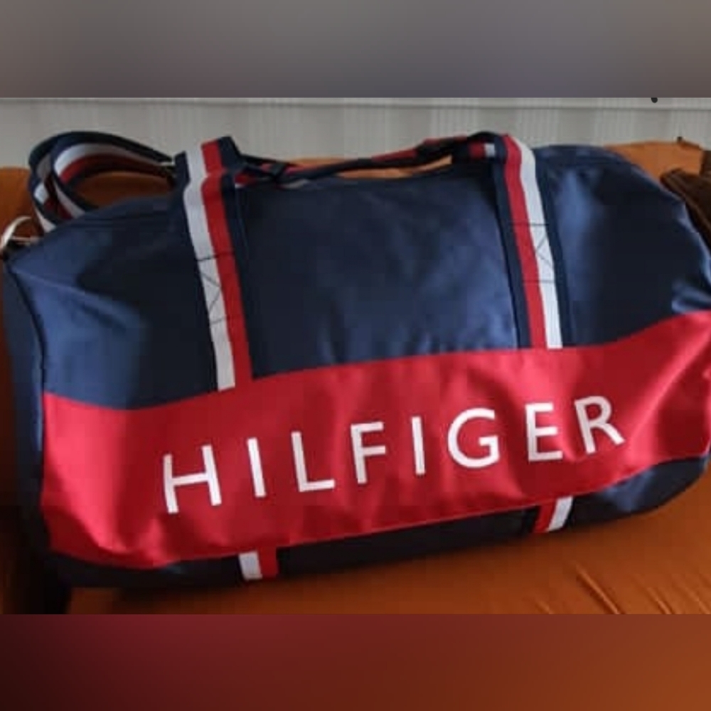 Large tommy hilfiger duffle